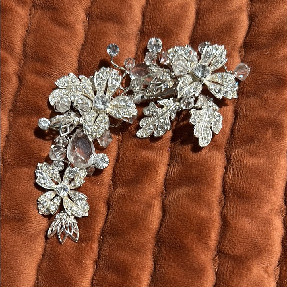 Elegant Floral Crystal Bridal hair clip